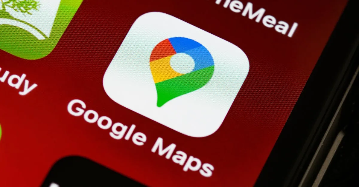 Infográfico dos três pilares: relevância, proeminência, proximidade para ranking Google Maps.