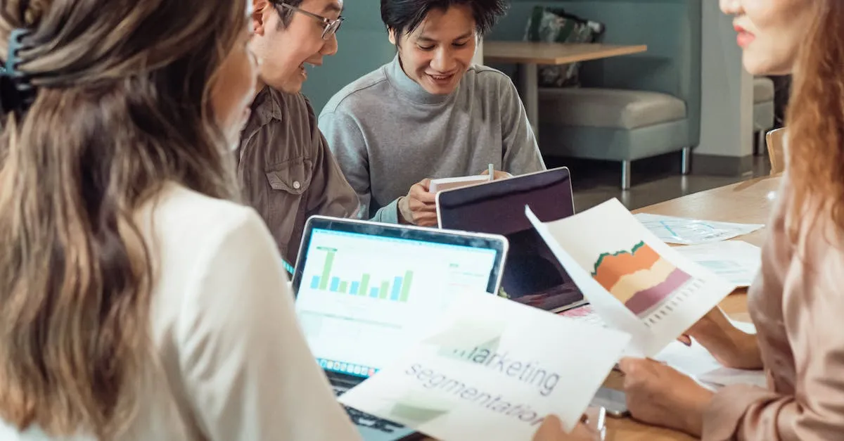 Equipe da RankTop SEO Inteligente colaborando para otimizar estratégias e impulsionar o tráfego orgânico dos clientes.